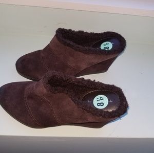 Tahari Spencer Fleece Lined Wedge Mule 8.5